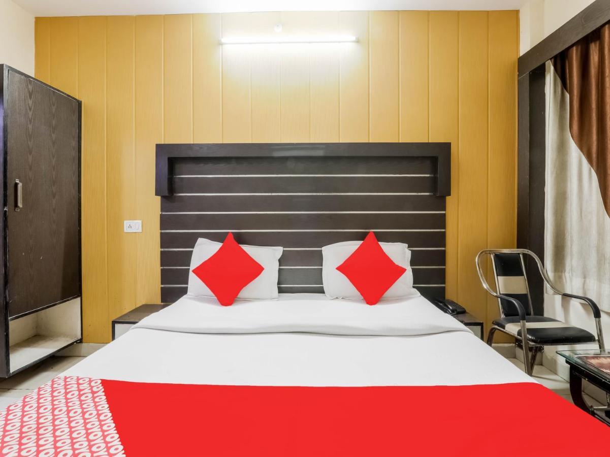 Oyo 79765 Hotel Samrat Лакхнау Экстерьер фото