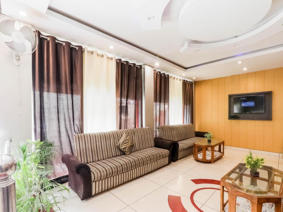 Oyo 79765 Hotel Samrat Лакхнау Экстерьер фото